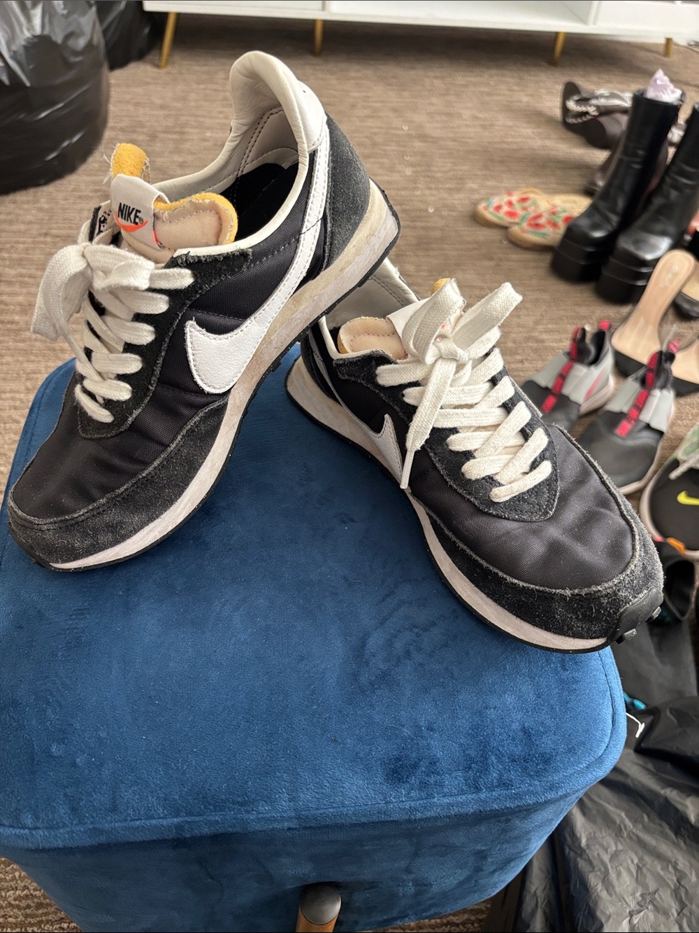 Nike Women's Black and White Vintage-Style Low Top Sneakers